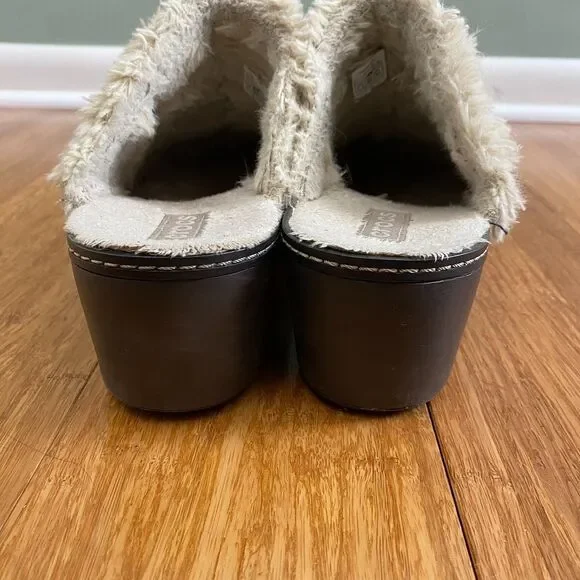 Crocs Cobbler Suede Mules Clogs Faux Fur Lined Womens 8 Brown Slip On 2.5" - Picture 8 of 10